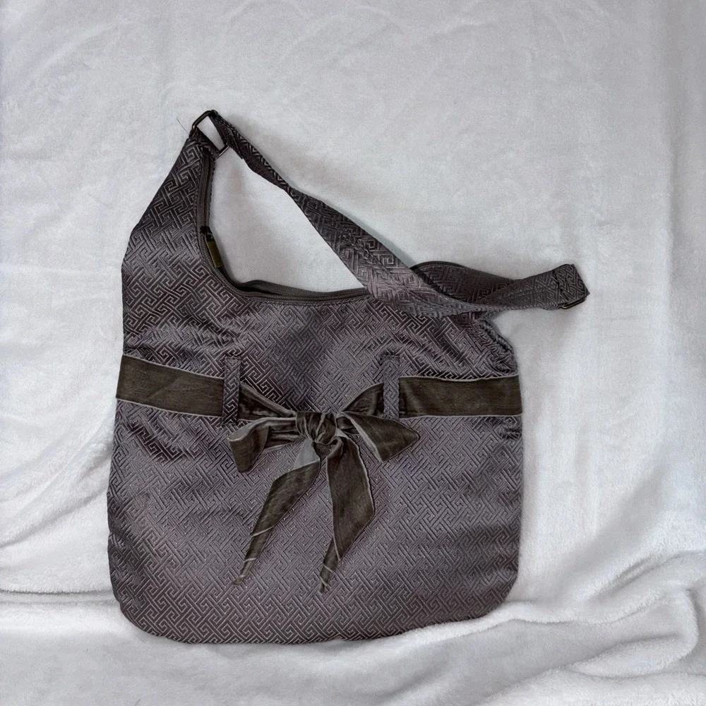 Wagg-a-Bagg Harbourville Nova Scotia Crescent Bag Greek Key Pattern Pewter‎ GUC